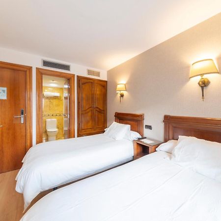 Hostal Sin Recep24H Puerta De La Villa - Pet Friendly & Restaurante Almazán Esterno foto