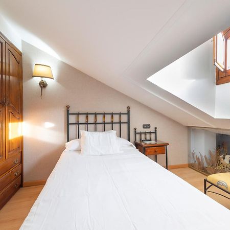 Hostal Sin Recep24H Puerta De La Villa - Pet Friendly & Restaurante Almazán Esterno foto