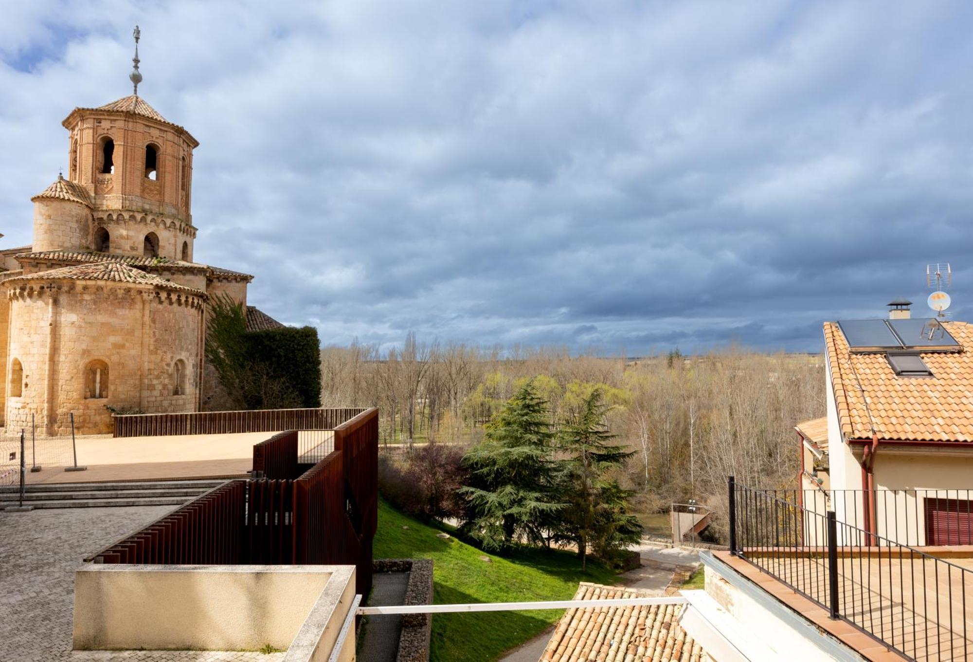 Hostal Sin Recep24H Puerta De La Villa - Pet Friendly & Restaurante Almazán Esterno foto