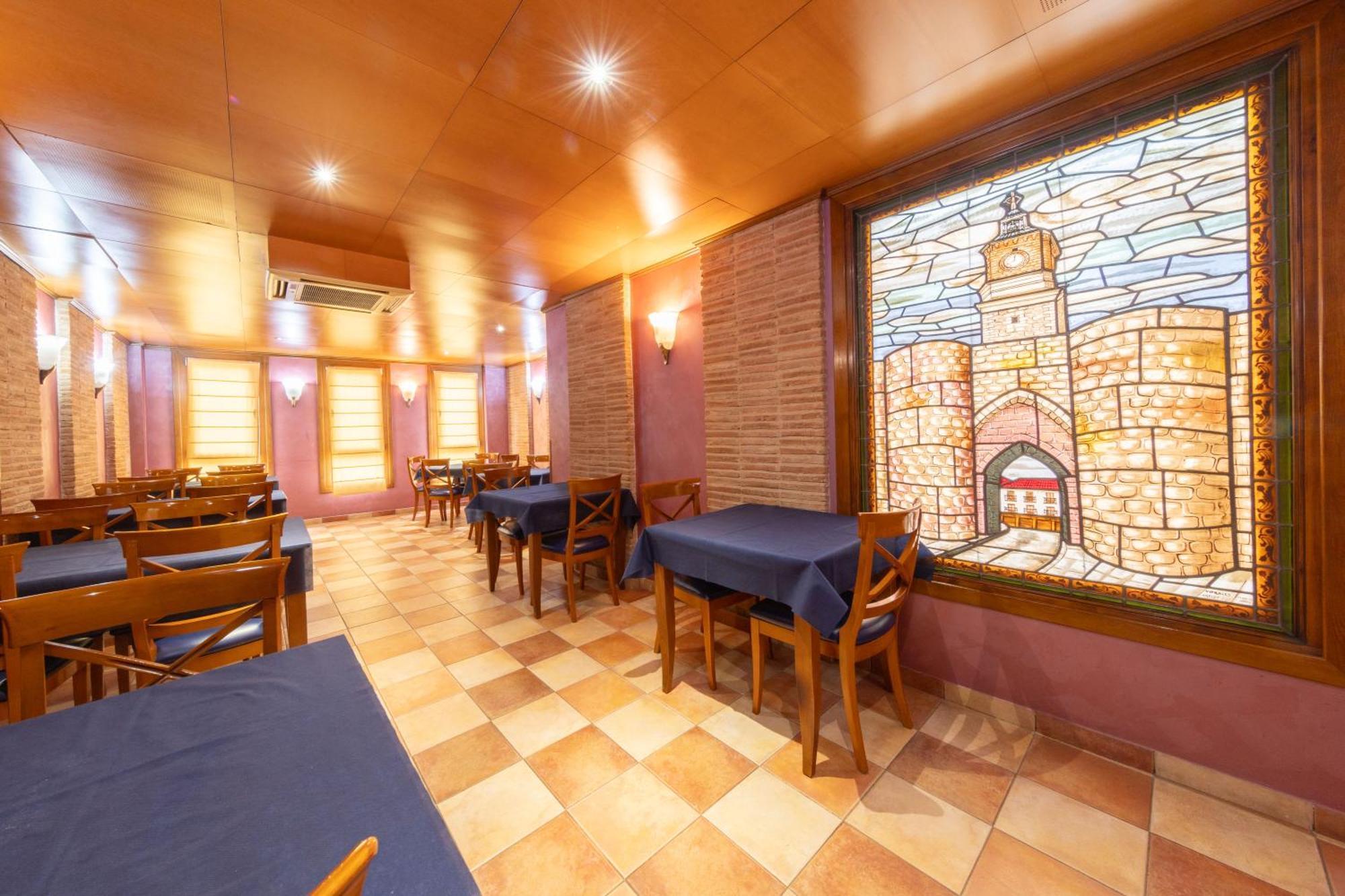 Hostal Sin Recep24H Puerta De La Villa - Pet Friendly & Restaurante Almazán Esterno foto