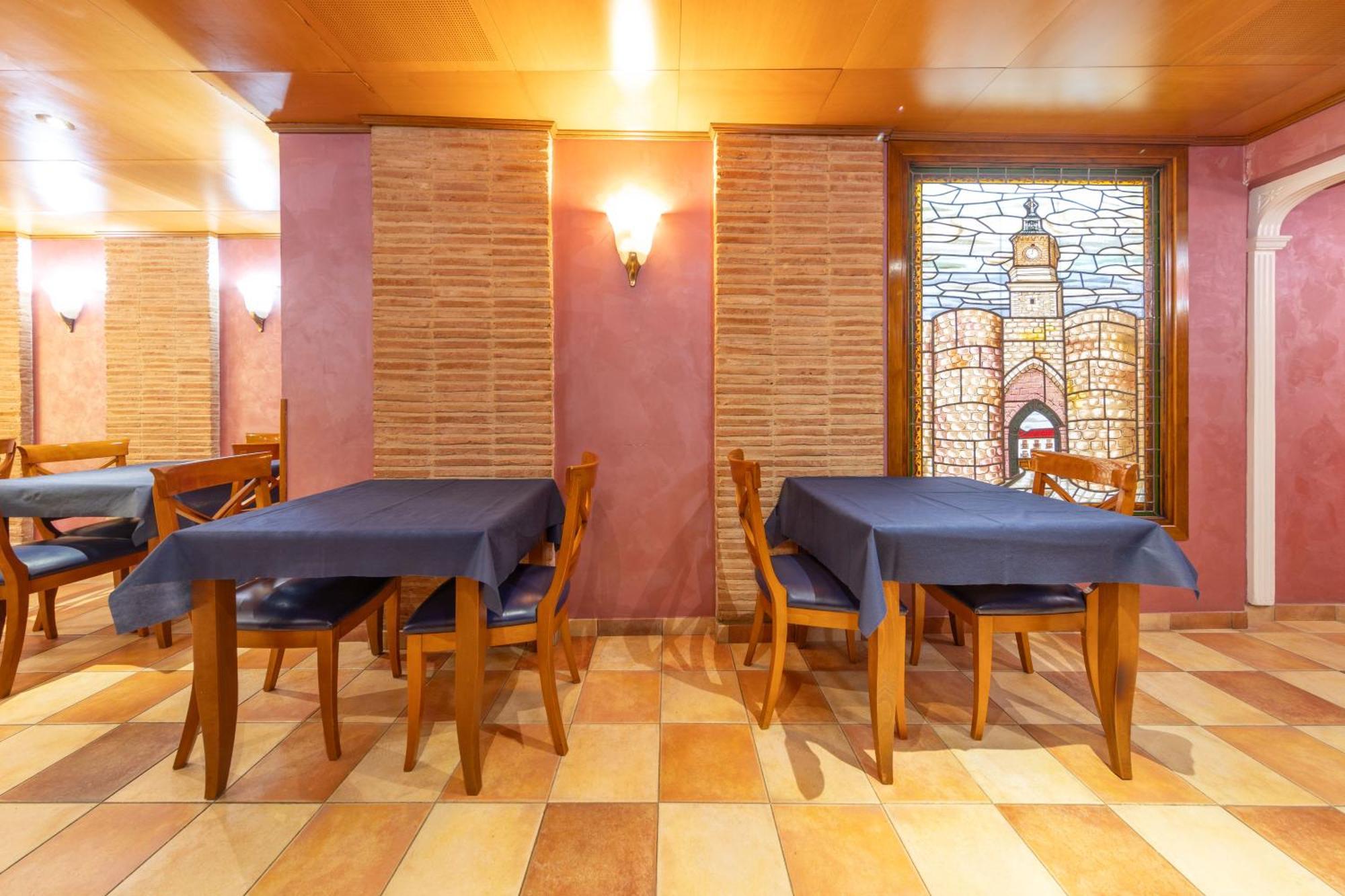 Hostal Sin Recep24H Puerta De La Villa - Pet Friendly & Restaurante Almazán Esterno foto