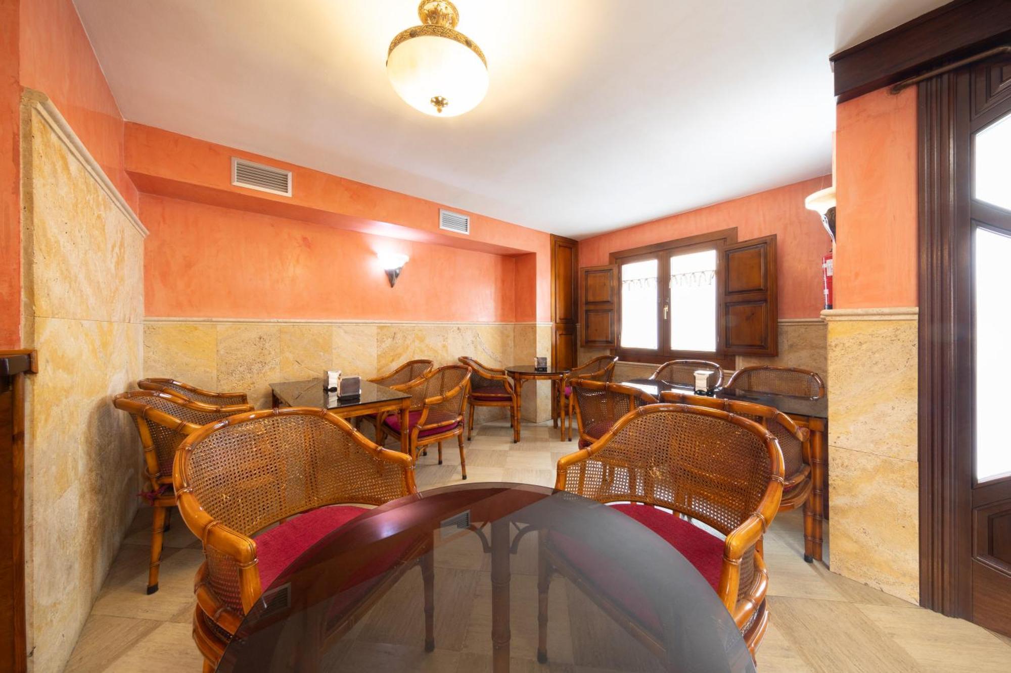 Hostal Sin Recep24H Puerta De La Villa - Pet Friendly & Restaurante Almazán Esterno foto