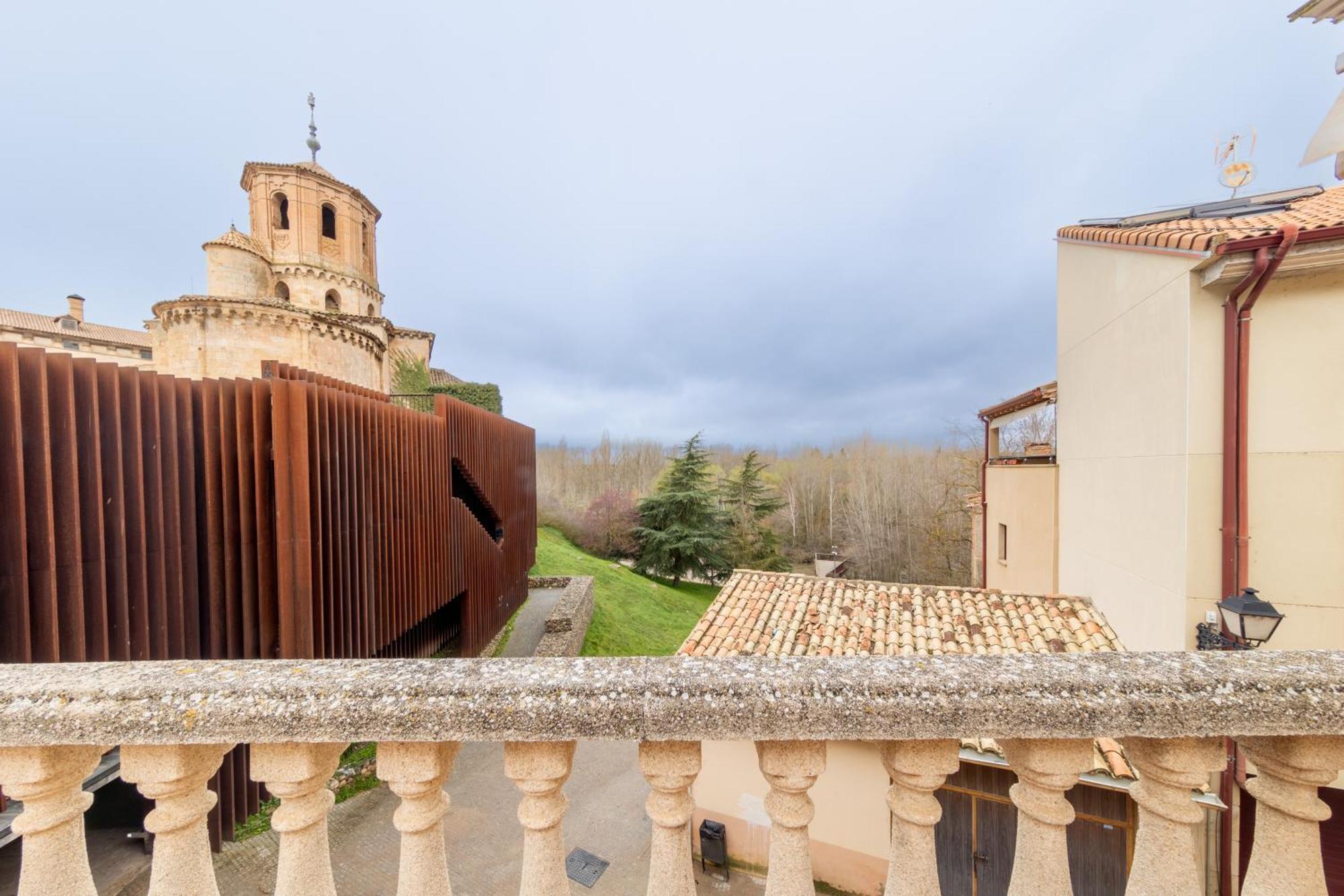 Hostal Sin Recep24H Puerta De La Villa - Pet Friendly & Restaurante Almazán Esterno foto