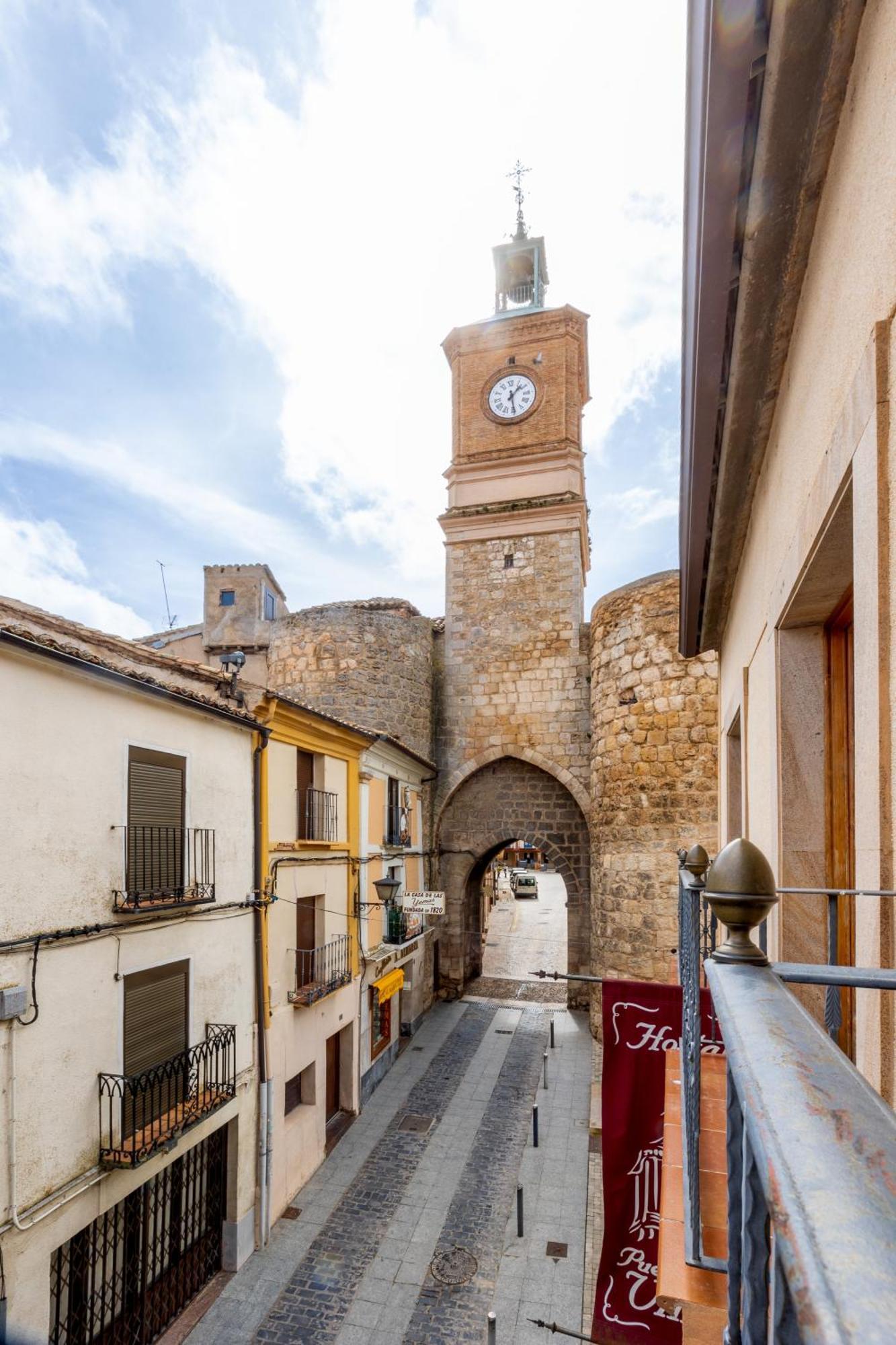Hostal Sin Recep24H Puerta De La Villa - Pet Friendly & Restaurante Almazán Esterno foto
