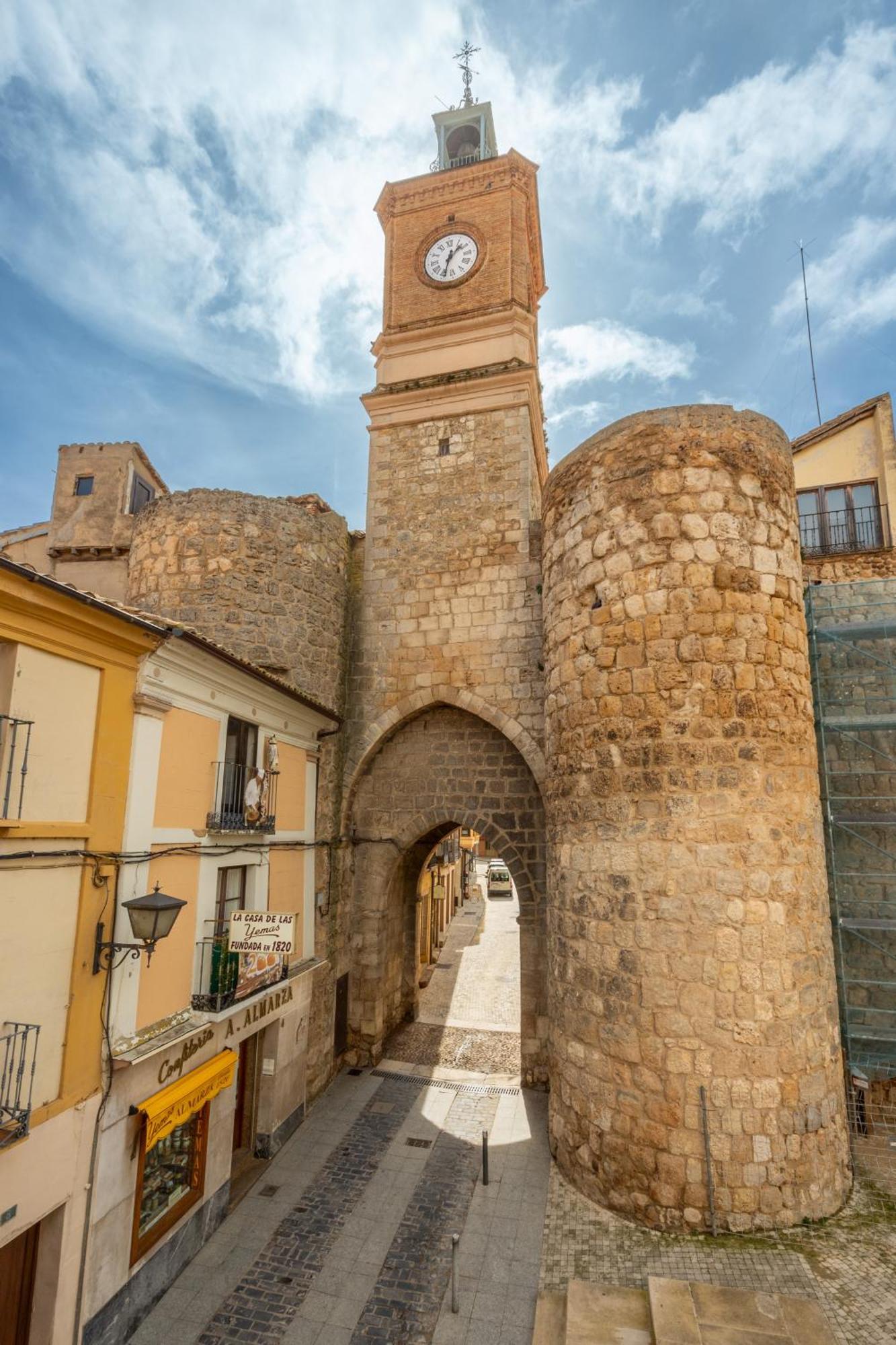 Hostal Sin Recep24H Puerta De La Villa - Pet Friendly & Restaurante Almazán Esterno foto