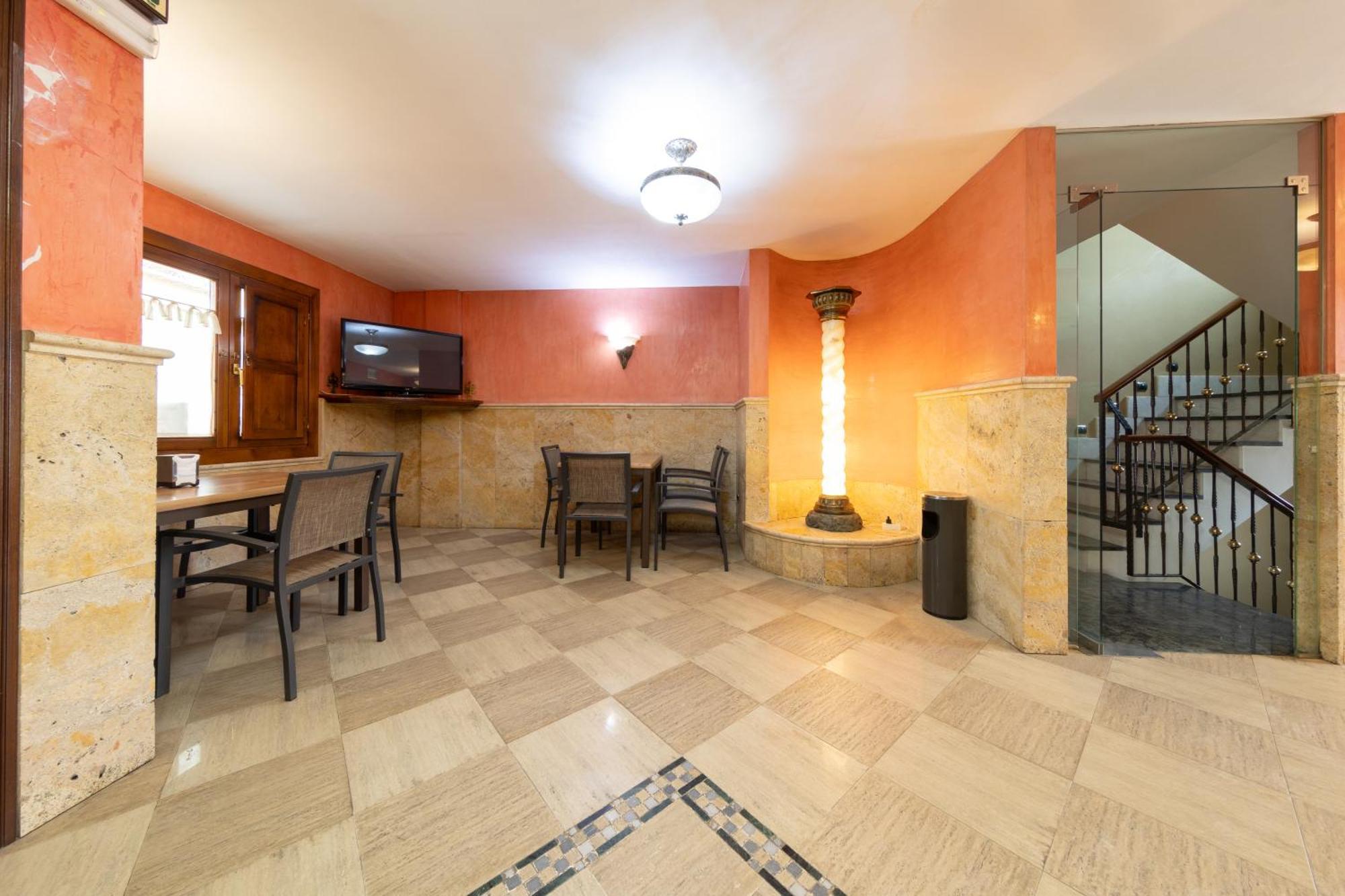Hostal Sin Recep24H Puerta De La Villa - Pet Friendly & Restaurante Almazán Esterno foto