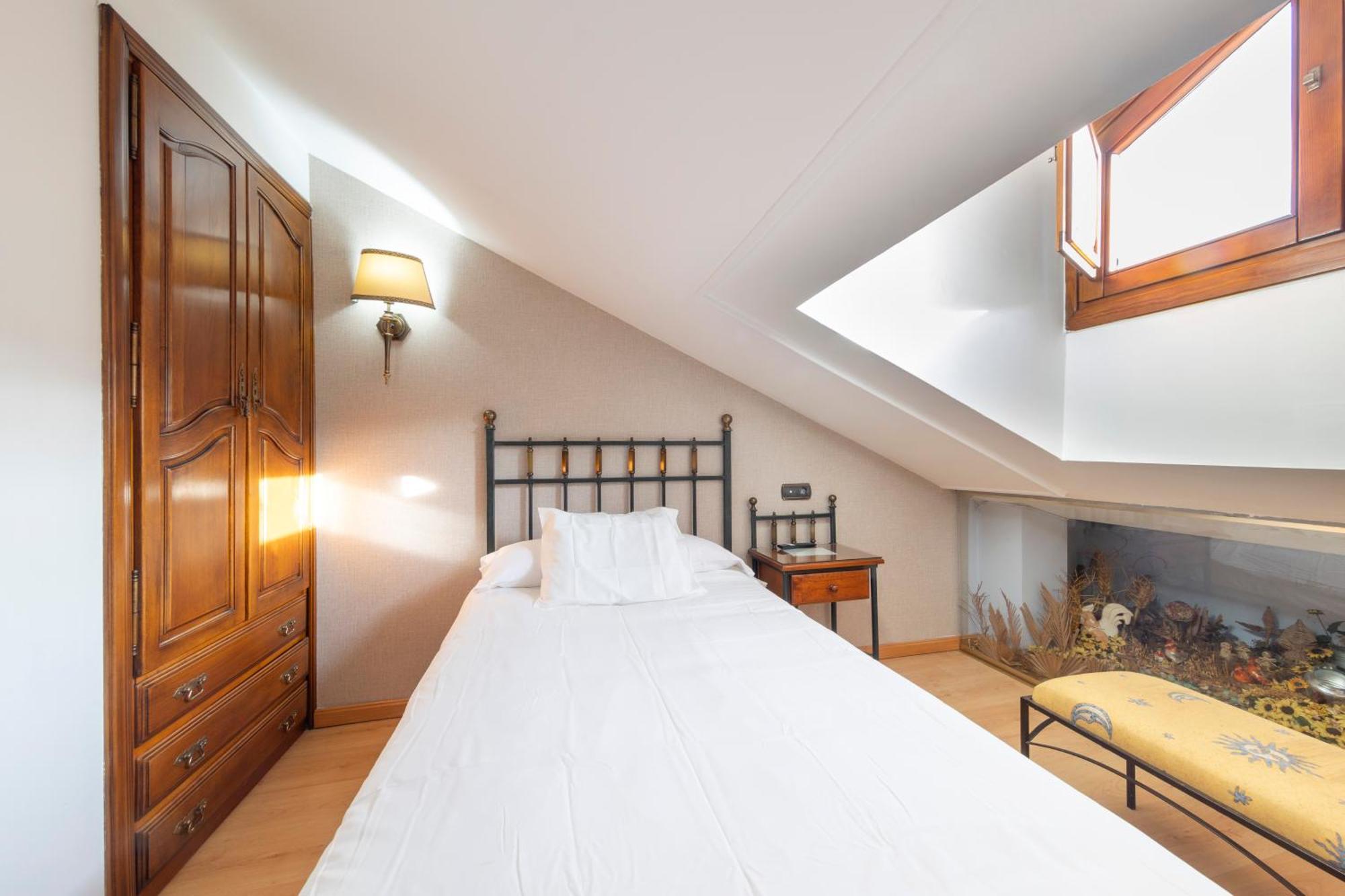 Hostal Sin Recep24H Puerta De La Villa - Pet Friendly & Restaurante Almazán Esterno foto