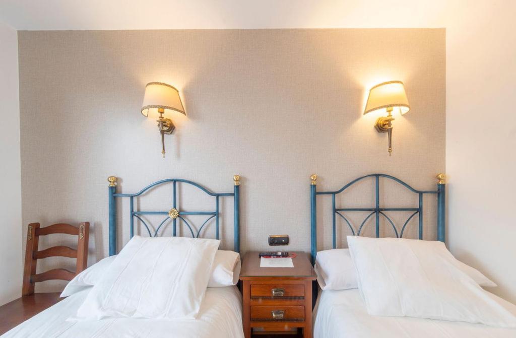 Hostal Sin Recep24H Puerta De La Villa - Pet Friendly & Restaurante Almazán Esterno foto