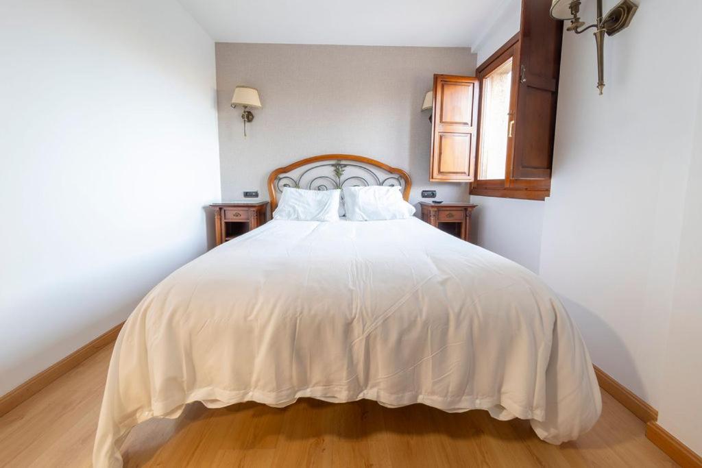 Hostal Sin Recep24H Puerta De La Villa - Pet Friendly & Restaurante Almazán Esterno foto